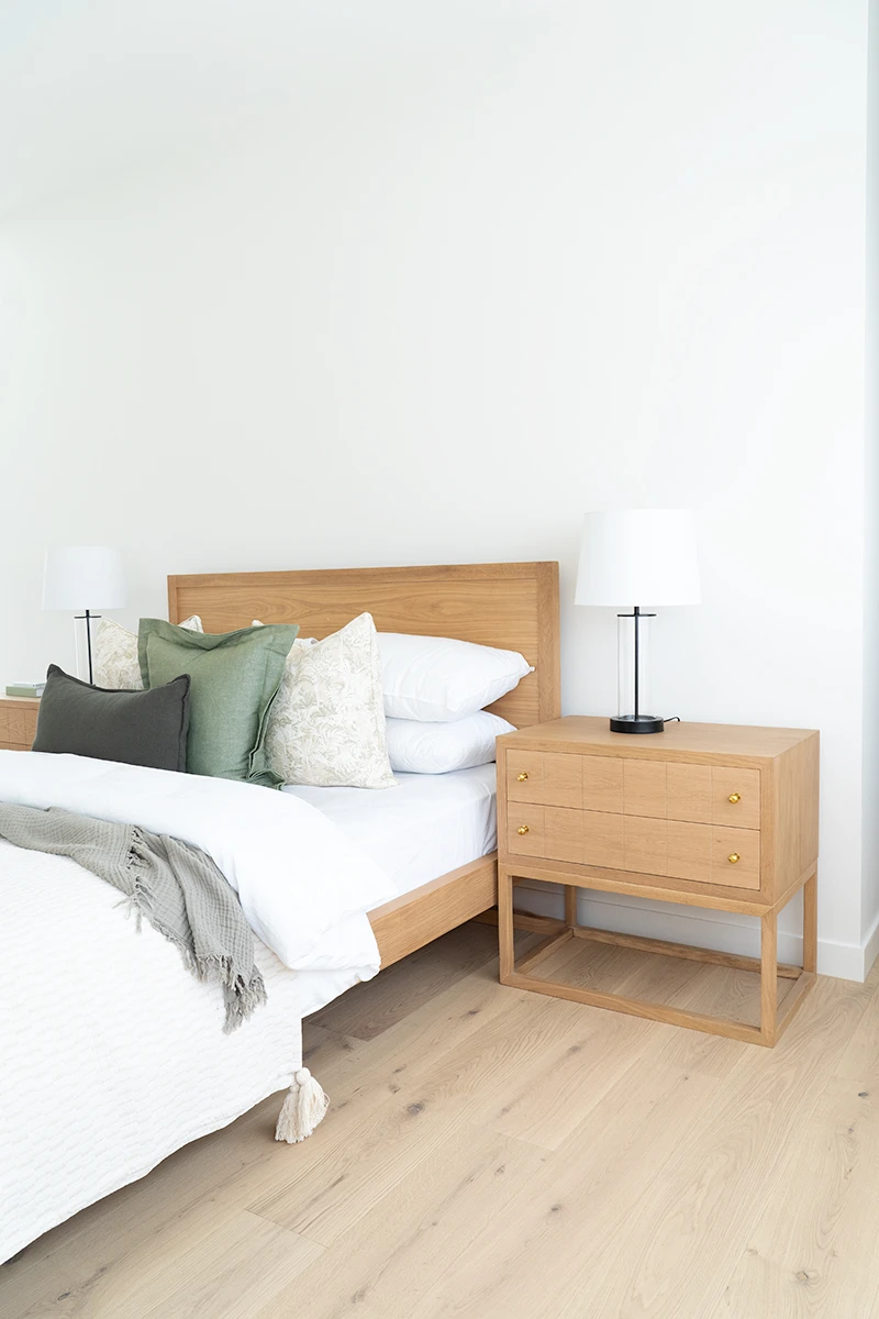 Clovelly Bed – Queen Size – American Oak 18 Clovelly Bed – Queen Size – American Oak - Image 16